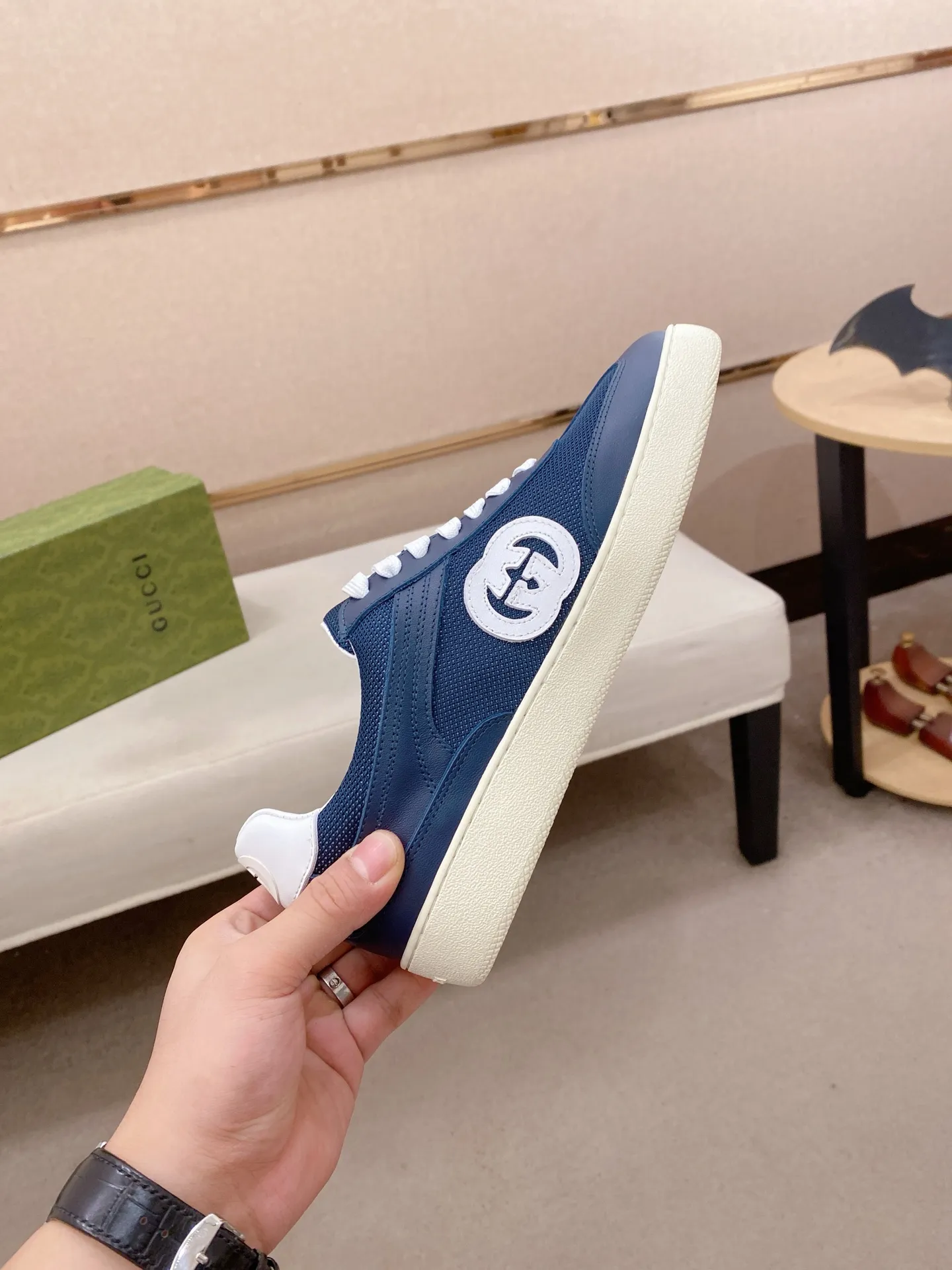 Men's clothing and shoes💰:400💰 (GUCCI) The latest model from the official website🎁🎁Casual and fashionable men's shoes👟, hot style💥The version is simple and elegant, exclusive for trendy men. The unique latest brand elements from the official website👑Original Gucci decoration, fashionable and generous, the fabric is original cowhide ✅Mesh breathable lining, the official website specifies wear-resistant casual outsole, the classic model is taken in kind at the counter🎬38-44 (can be customized for 45 non-refundable)